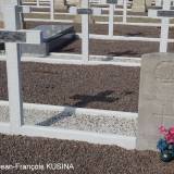 Groby żołnierzy - rosyjskiego i australijskiego.